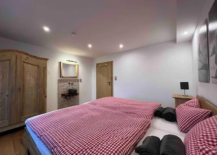 Haus Tupferl Holiday home Niedernsill